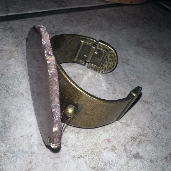 Beautiful handmade geode cuff - Picture 4 of 7